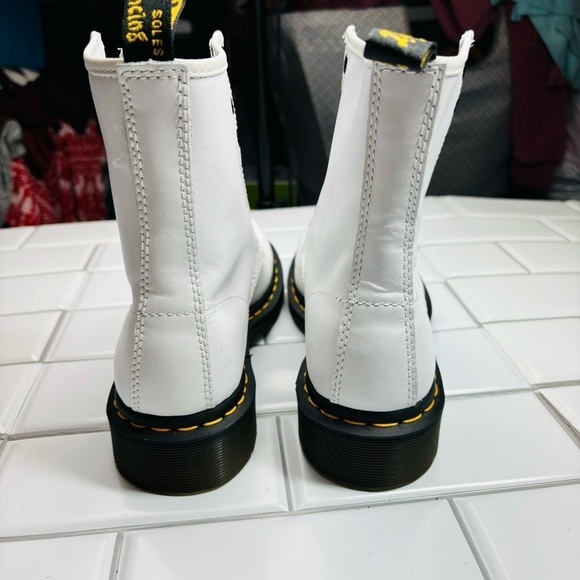 Dr/Doc Martens 1460 SMOOTH LEATHER LACE UP BOOTS US 7 White - Picture 5 of 14